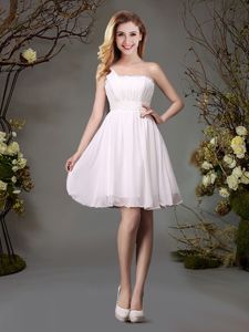 Elegant One Shoulder Mini Length Zipper Court Dresses for Sweet 16 White and In for Prom and Party and Wedding Party with Beading and Ruching