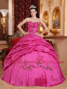 Puffy Ball Gown Floor-length Sweetheart Appliques Taffeta Sweet 16 Gowns