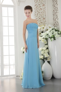 Chiffon Ruching Dama Party Dress Light Blue Empire Strapless