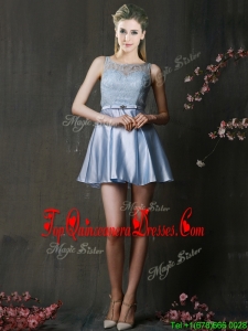 Fashionable Light Blue Short Damas Dress with Lace and Belt