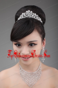 Luxurious Pearl and Alloy Dignified Ladies Tiara and Necklace