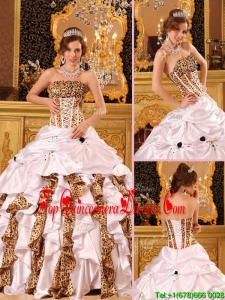 2016 Classic Strapless Brush Train Quinceanera Dresses in White