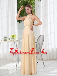Popular Empire Halter Ruching Dama Dress with Hand Made Flowers