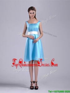 Simple Belted and Ruched Aqua Blue Dama Dress in Knee Length