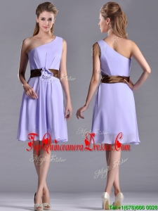 Exclusive One Shoulder Lavender Short Dama Dress with Brown Belt