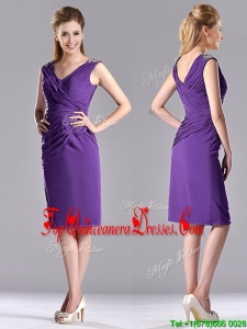 Cheap Column V Neck Knee-length Short Dama Dress in Purple