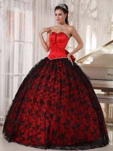 Shimmering Sweetheart Red And Black Lace Quinceanera Dress