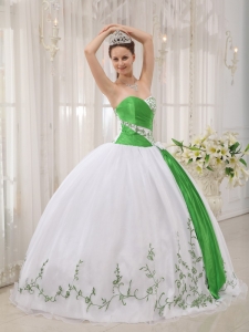 Spring Green Quinceanera Dress Sweetheart Organza Embroidery
