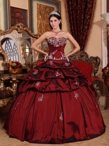 Wine Red Quinceanera Dress Beaded Sweetheart Taffeta Appliques