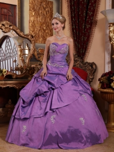 Lavender Purple Sweet 16 Dress Appliques Taffeta Ball Gown