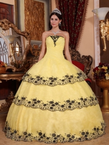 Layers Ruching Lace Yellow Quinceanera Dress Gown Appliques