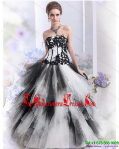 2015 Pretty White and Black Strapless Quinceanera Dresses with Appliques