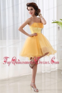 A-line Strapless Organza Gold Mini-length Dama Dress for Quinceaneras with Ruching