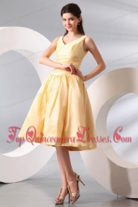 A-line Light Yellow V-neck Knee-length Ruching Dresses for Dama