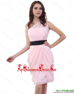 2015 Fashionable Baby Pink One Shoulder Short Damas Dresses with Ruching
