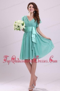 Apple Green V-neck Chiffon Dama Dresses with Short Sleeves