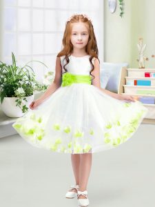 Sleeveless Tulle Knee Length Zipper Little Girls Pageant Dress in White with Appliques and Belt
