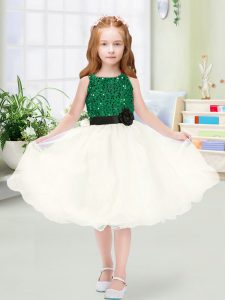 Champagne Organza Zipper Scoop Sleeveless Knee Length Little Girls Pageant Gowns Sequins and Hand Made Flower