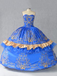 Trendy Sleeveless Embroidery and Bowknot Lace Up 15 Quinceanera Dress