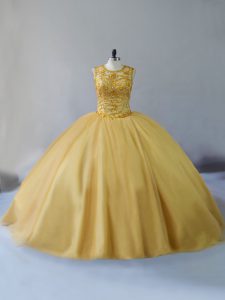 New Arrival Gold Tulle Lace Up Scoop Sleeveless Vestidos de Quinceanera Brush Train Beading
