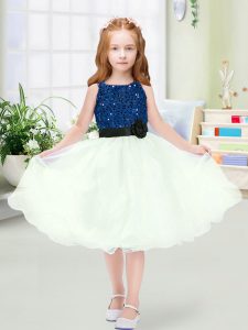 Super Blue And White Organza Zipper Pageant Dresses Sleeveless Knee Length Sequins and Hand Made Flower