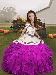 V-neck Sleeveless Organza Child Pageant Dress Embroidery and Ruffles Lace Up