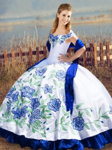 Eye-catching Blue And White Ball Gowns Off The Shoulder Sleeveless Satin and Organza Floor Length Lace Up Embroidery and Ruffles Quinceanera Dresses